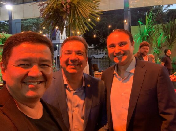 O Presidente do CRCAP contador Salomão Dantas Soares participou da solenidade de posse da nova Diretoria Executiva do SEBRAEAP (4)